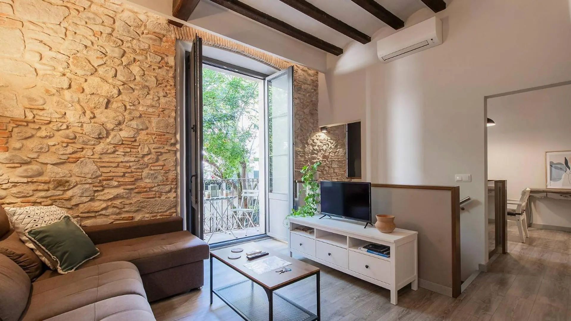 شقة Old Town Duplex With Character خيرونا