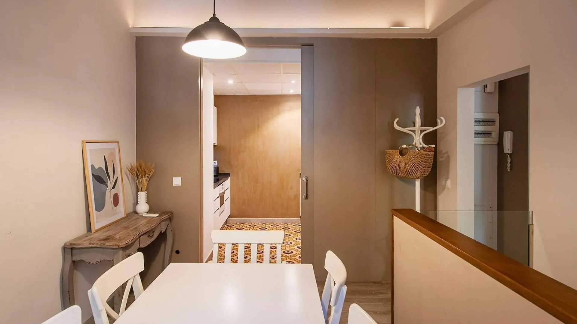 شقة Old Town Duplex With Character خيرونا