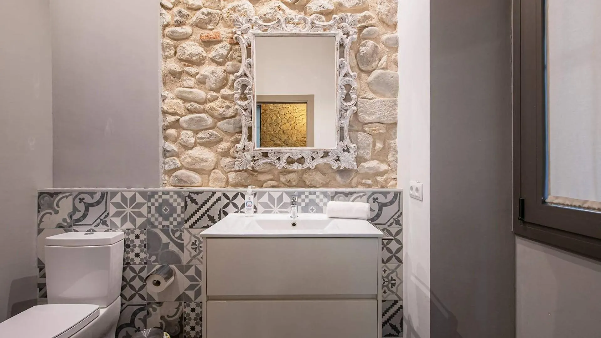 شقة Old Town Duplex With Character خيرونا